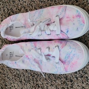 Time and Tru Scrunhback Sneaker